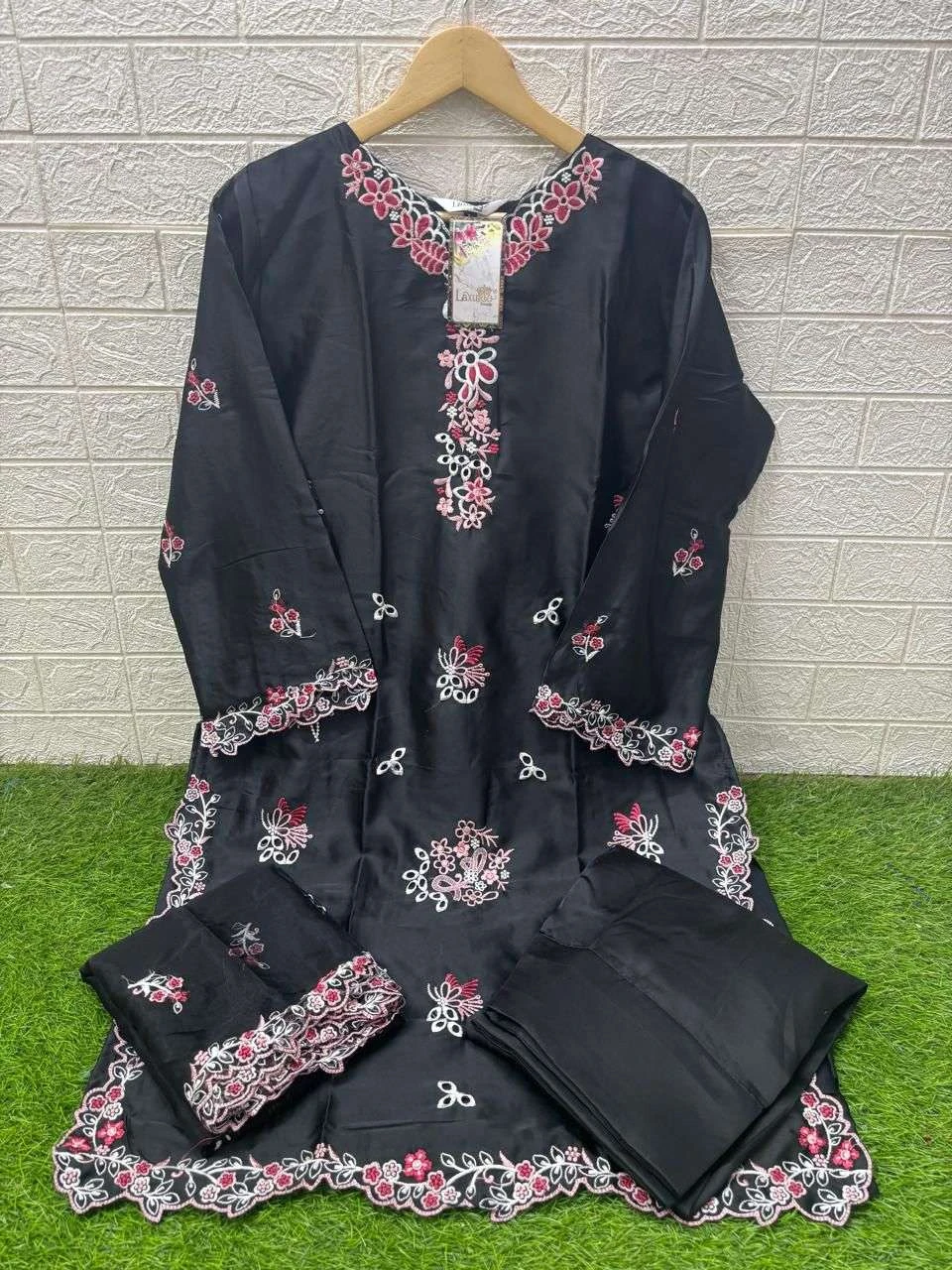 Laxuria Trendz D No 1570